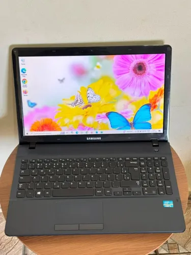 Notebook Samsung - Core i3 4th gen - Memoria de 8gb - SSD de 240gb