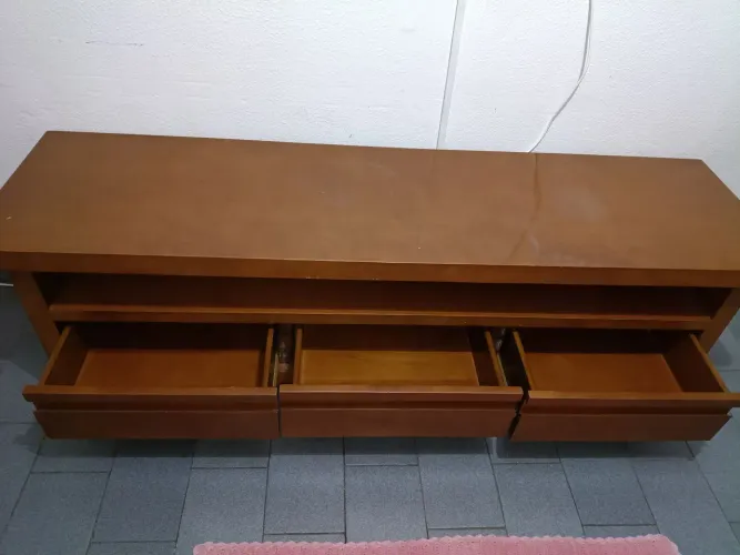 Rack para sala em madeira maciça 