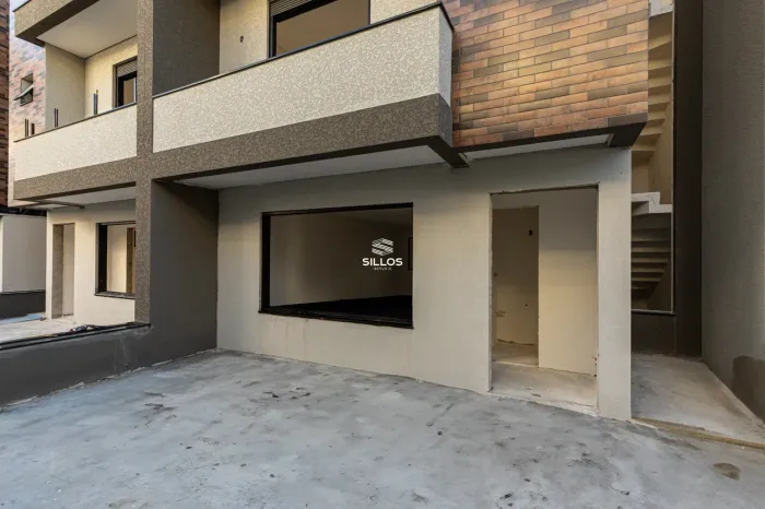 Sobrado em condominio à venda com 3 suítes no Hugo Lange em Curitiba