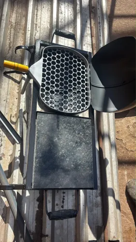 Churrasqueira com suporte para a Canoa