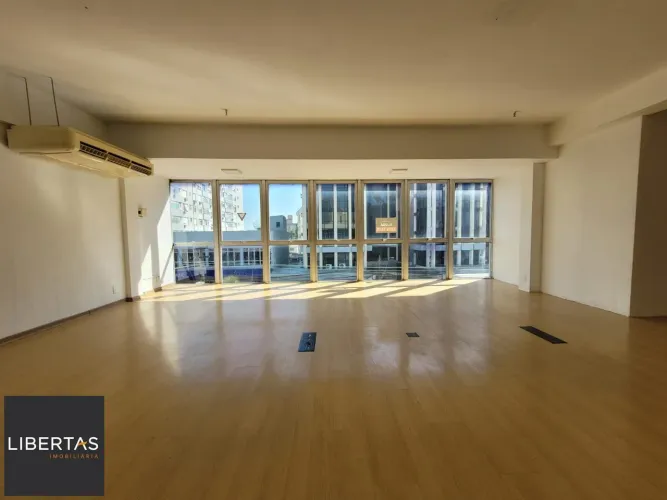 Sala comercial para alugar em Porto Alegre, no bairro Floresta, com aproximadame