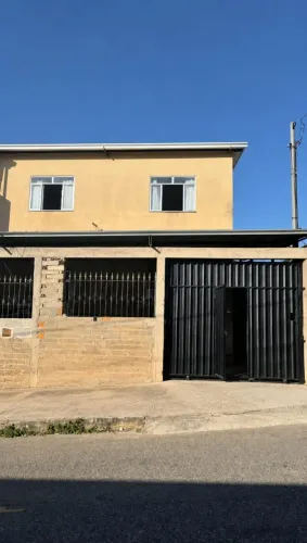 Casa linda com quintal no Grama 3 quartos 2 vagas