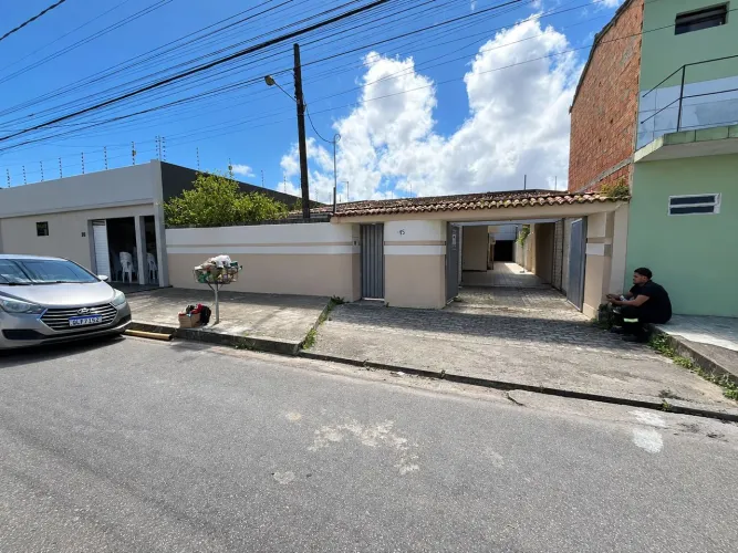 CASA ESPAÇOSA COM EDÍCULA - TERRENO DE 625² CLIMA BOM