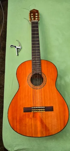 VIOLÃO YAMAHA C70 NYLON + CAPOTRASTE + SUPORTE