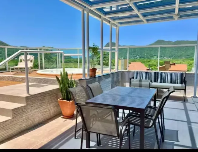 Imóvel para venda com 237 metros quadrados com 3 quartos em Pântano do Sul - Florianópolis