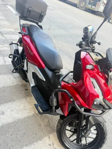 ADV 160 2025 com 9000 km 