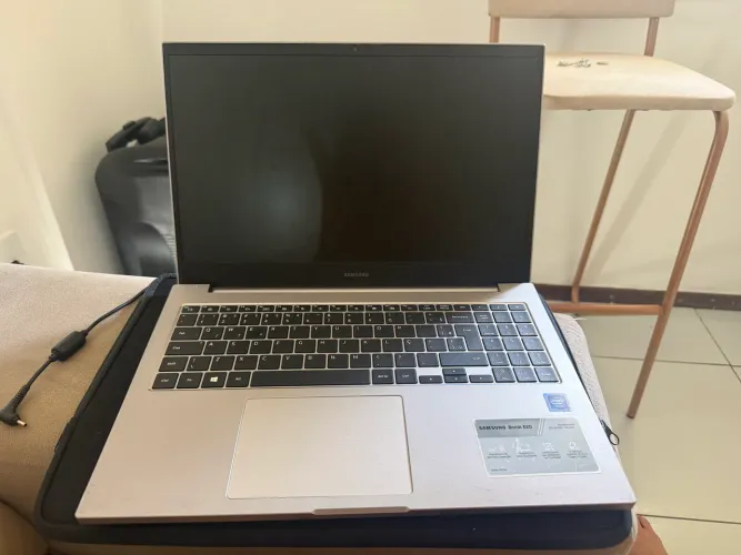 Notebook Samsung Book E20