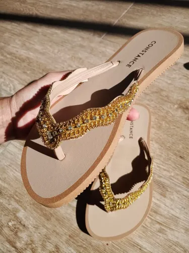 Chinelo Rasteirinha da marca Constance, com detalhes em pedraria, Novo, Cor Rose, n°35