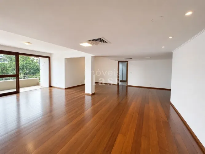 Apartamento amplo de 187m2 com 2 vagas separadas em frente ao parcão!