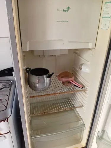 Vendo uma geladeira frofri