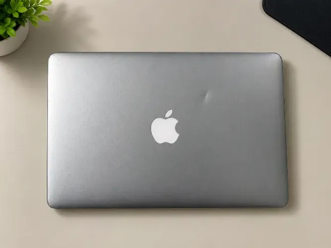 MacBook Air Intel Core i5 - 4GB RAM - macOS Ventura