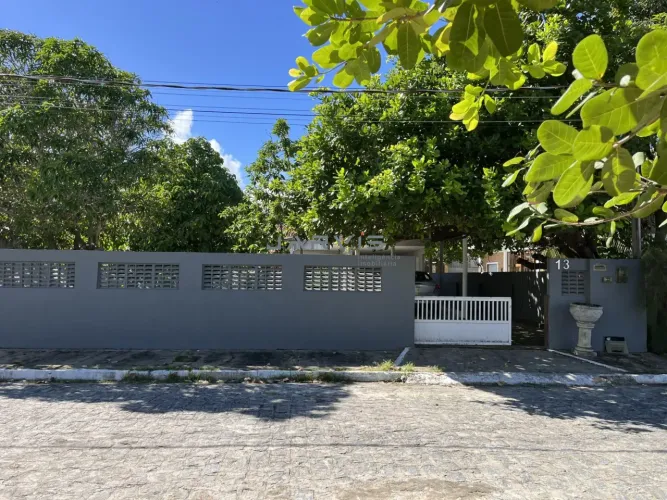 Casa de Condomínio pé na areia, com 3 suítes, na Praia do Francês.