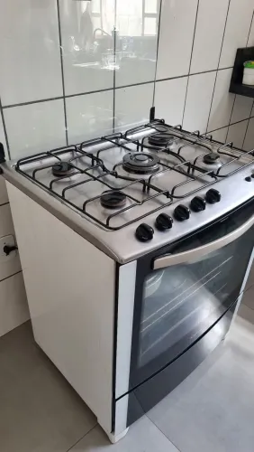 Fogão electrolux 5 bocas.