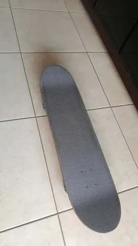 Skate Semi novo em ótimo estado de conservação