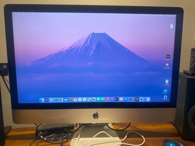 Macintosh 27 polegadas. Final de 2014. 16 gigas ram, hd 1 tera, processador i5. Perfeito.