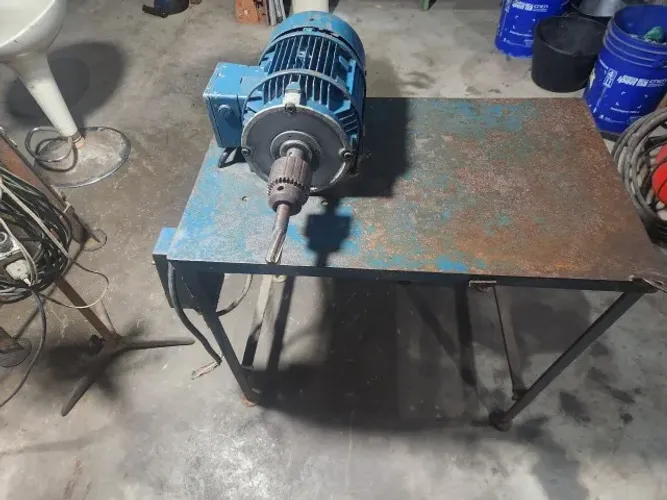 Furadeira de Bancada Industrial com Motor e Mandril + Mesa Metálica