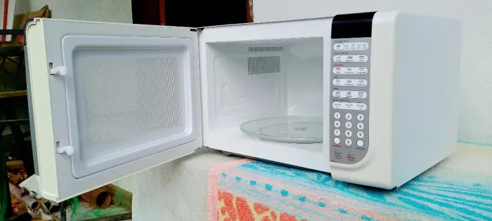 Micro-Ondas 127V Electrolux 31L Funcionando tudo Perfeitamente R$249,90