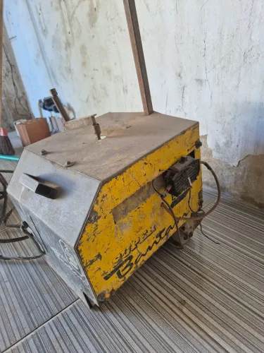 Maquina de Solda ESAB modelo Super Bantam 250 amp