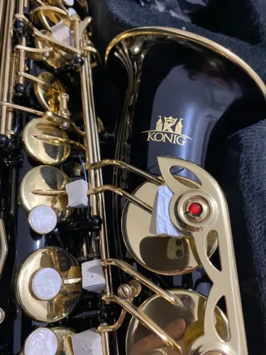Sax Alto Konig Preto Com Campana Dourada C/ Estojo Completo