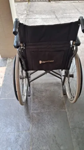 Vendo cadeira de rodas.