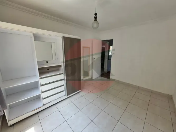 Bom apartamento, localizado apenas 5 quadras da estação Liberdade