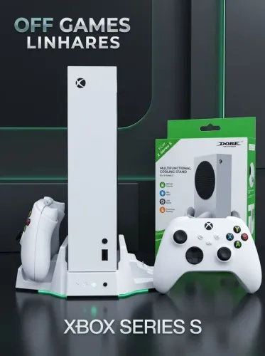 Xbox Series S com dois controles