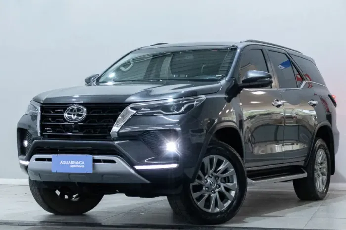 Toyota Hilux SW4 SRX 4X4 2.8 TDI 16V Dies. Aut. 2024