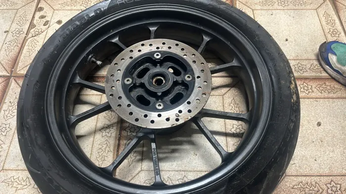 Roda da moto traseira Honda CB 300F Twister