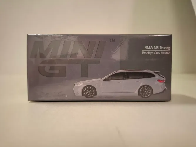 Miniatura 1/64 MiniGT BMW M5