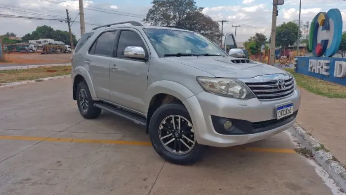 Toyota Hilux SW4 SRV D4-d 4X4 3.0 TDI Dies. AUT 2013