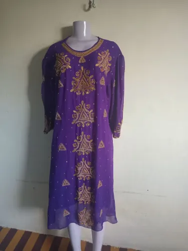 Vestidos indianos c bordado dourado