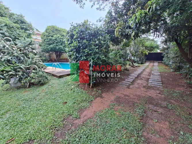 Terreno à venda no Condomínio Marambaia em Vinhedo com 770 m², piscina e edícula