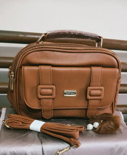 Bolsa maletinha compacta e espaçosa