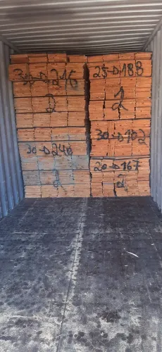 Tábua de pinus, barrote de pinus e madeira em geral