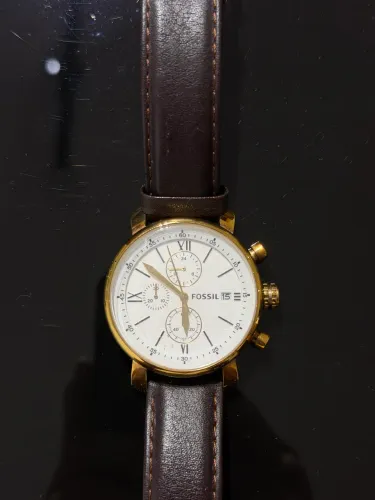 Relógio Fóssil, modelo dourado, em perfeito estado. Excelente para ocasiões especiais.