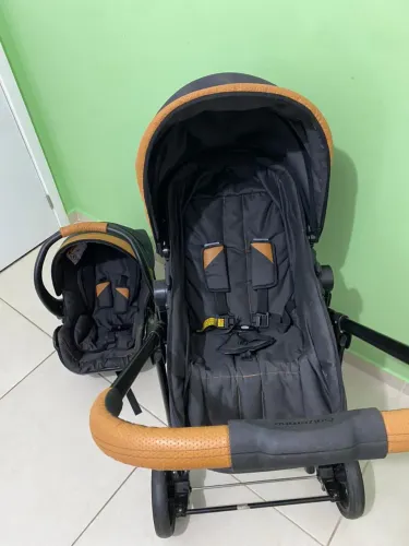 CARRINHO DE BEBÊ COM CADEIRINHA