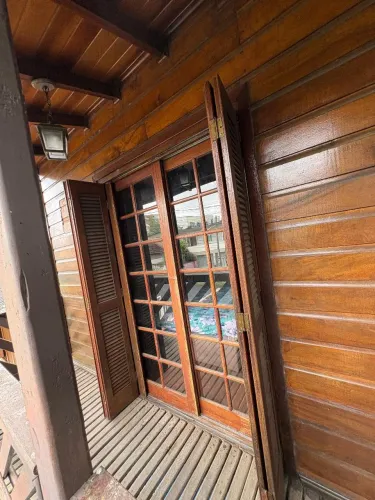 CASA DE MADEIRA para desmontar - Grápia por fora e Maracatiara por dentro 