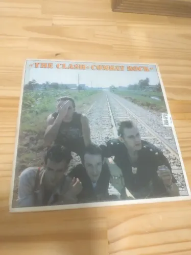 LP The Clash - Combat Rock (capa)