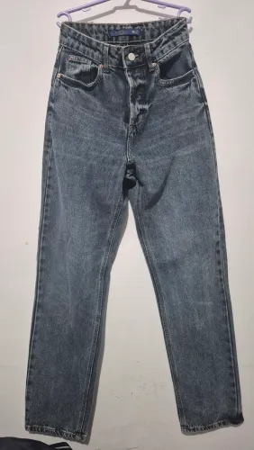 calça jeans renner reta  cintura alta  pouquíssimo usada