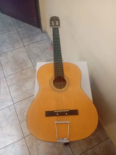 Vende-se violão