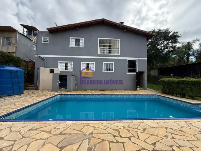 Sobrado para venda possui 1000 metros quadrados com 6 quartos em Curral - Ibiúna - SP