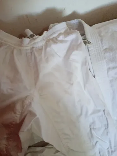 Conjunto de kimono novo nunca usado ótimo pano bem resistente 