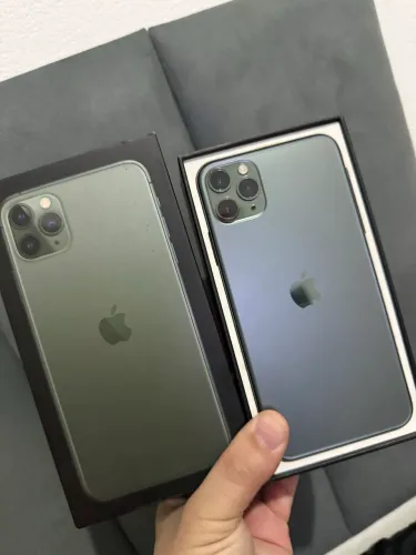 iPhone 11 Pro Max 64 gigas lê a descrição