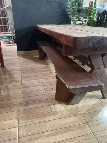 Mesa rústica de angico 