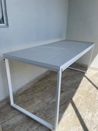 Mesa retangular em fórmica branca