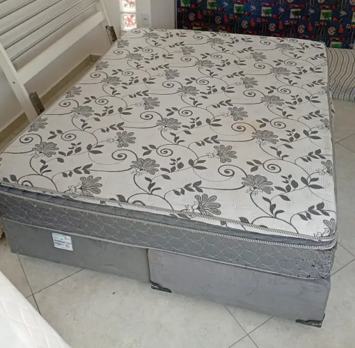 Cama Queem