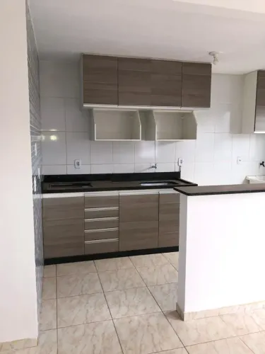 Alugo apartamento térreo com mobília planejada, no Araguari, Cidade Ocidental