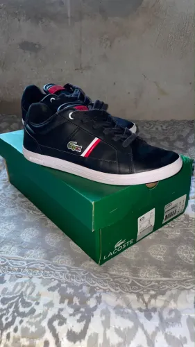 Tênis Lacoste Europa Original - Preto com detalhes em Vermelho
