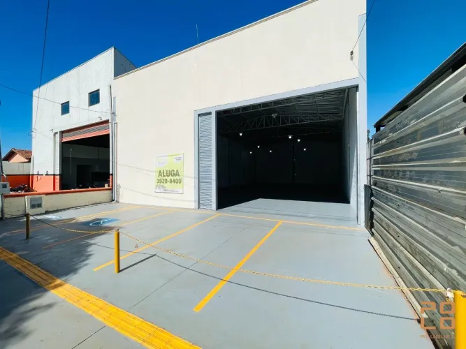Galpão comercial para alugar no Setor São Francisco, em Goiânia - GO.