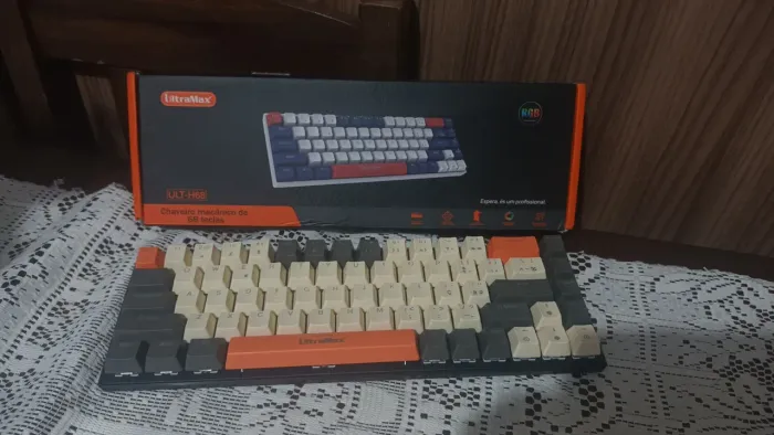 TECLADO MECANICO 68 TECLAS RGB ULTRA MAX 